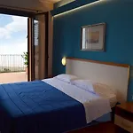 Πανσιόν L'infinito - & Breakfast 3*